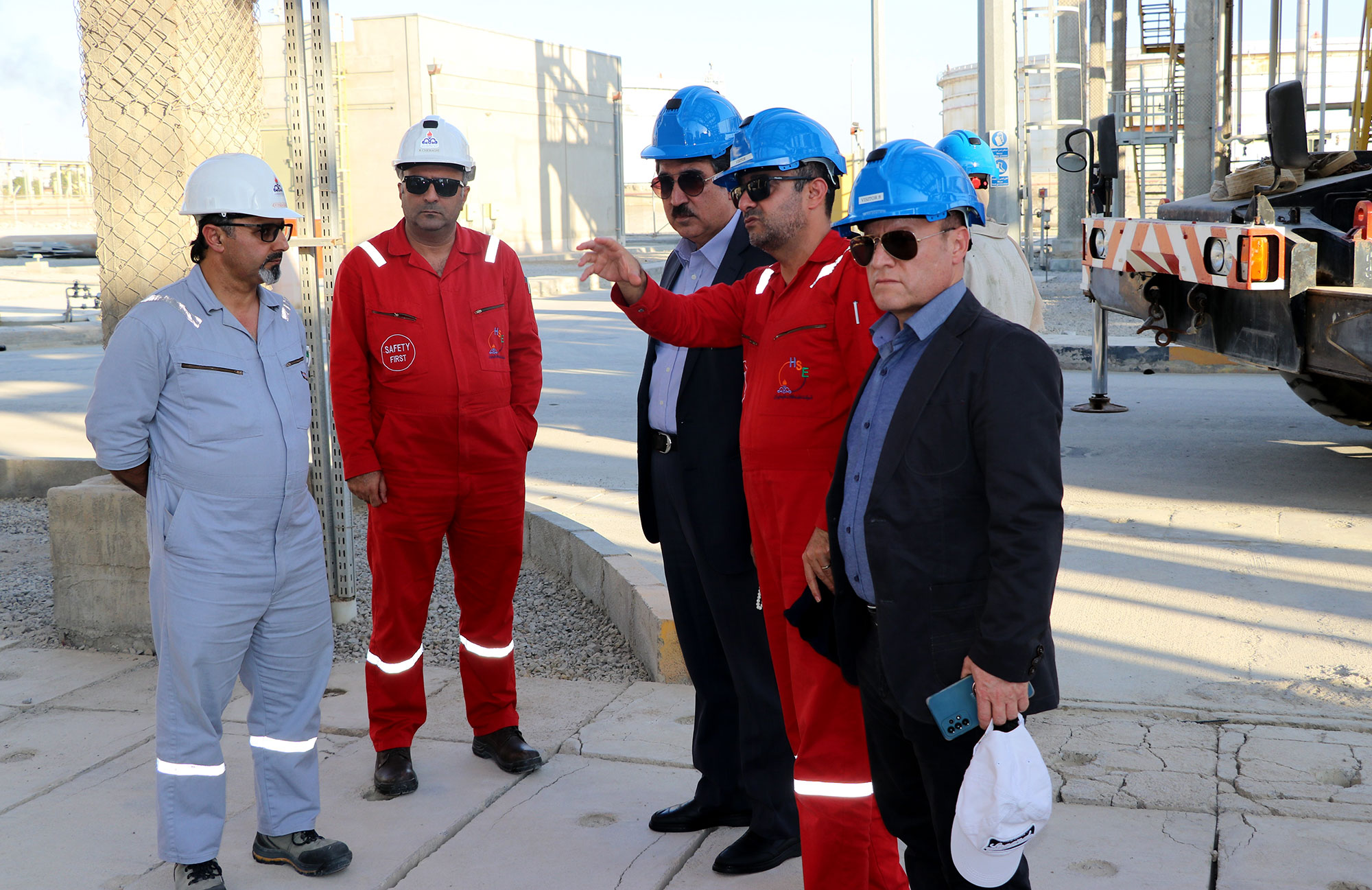 بازدید معاون برنامه‌ریزی تلفیقی شرکت ملی نفت ایران از منطقه عملیاتی قشم