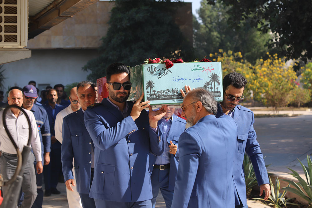 استقبال از پیکر مطهر شهید گمنام در ناحیه بوشهر شرکت نفت فلات قاره ایران